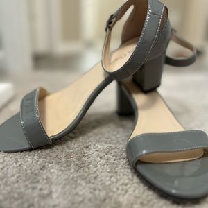 grey summer sandals sz9